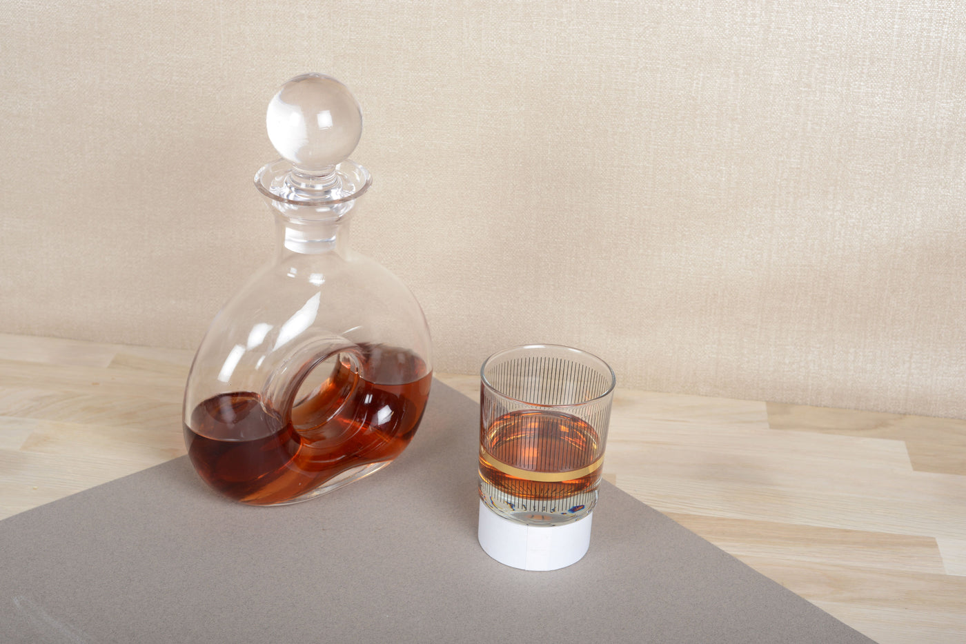 DECANTER WITH HOLE | GLASS | 27.5CM