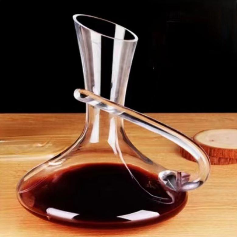 DECANTER WITH STYLISH HANDLE | 135CL